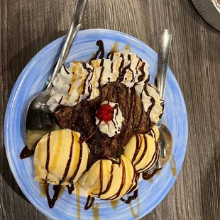 Fudge Brownie Sundae