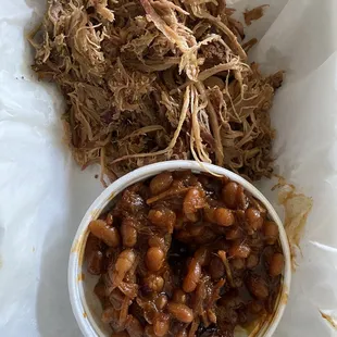Pulled pork no bun with baked beans