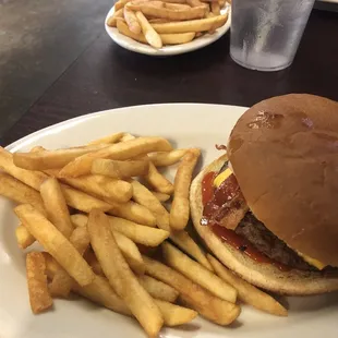 Great food. 1/2 lb burger with bbq sauce