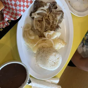 Bistec Encebollado