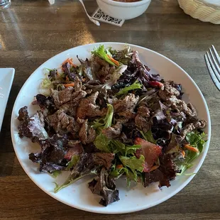 Hearty salad with beef