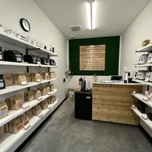 Reception area. You can buy roasted and green bags of coffee. There were two samples to try today - nitro cold brew and hot coffee