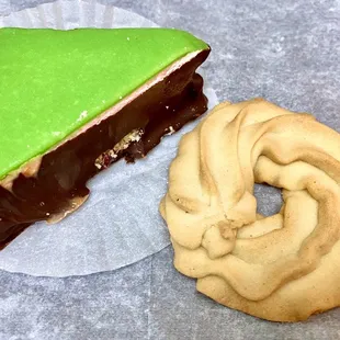 Triangle &amp; butter cookie