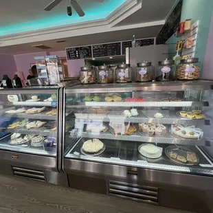 Dessert case