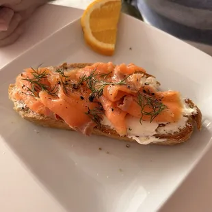 Smoked salmon toast