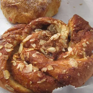 Almond Knot