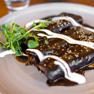 Enchiladas en Mole Oaxaqueno