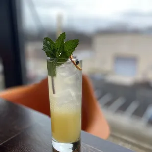 a tall glass of lemonade