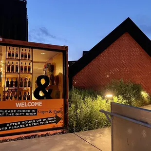 ramen and noodles, outside