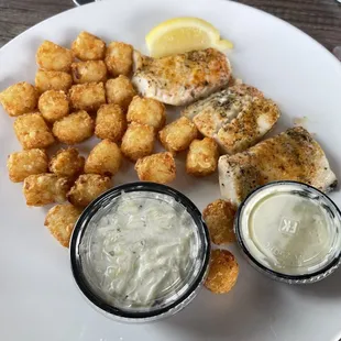 Baked AUCE fish with tater tots and slaw