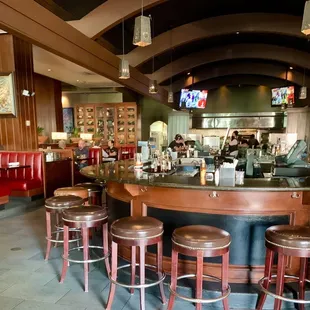 Great 16oz Prime Ribs for only $36.50 in a very casual low key ambience.