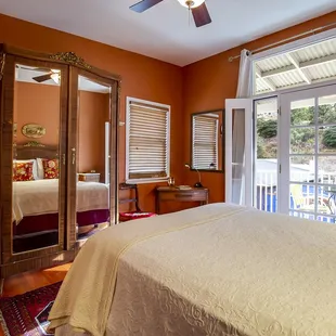 Louie de Bisbee room.