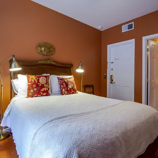 Louie de Bisbee room.