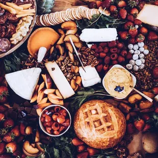 Lavish grazing board