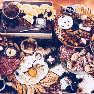 Assortment of cheese and charcuterie for 15 to 20 people.