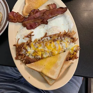2 eggs bacon hashbrown toast