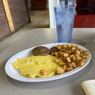 Large Appetite breakfast 3 eggs, choice of meat.  comes with biscuit or toast, but I substituted home fries for a small uncharge.