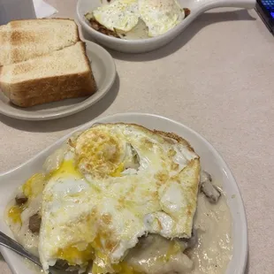 copper kitchen skillet ^ biscuits and gravy