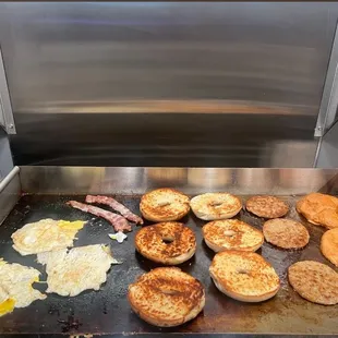 Bacon , egg &amp; Cheese Bagel