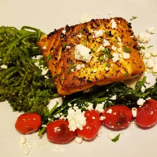 Salmon with broccolini
