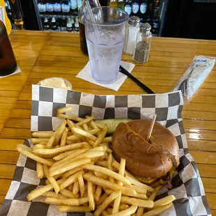Cheeseburger with jalapeños and shoe string fries