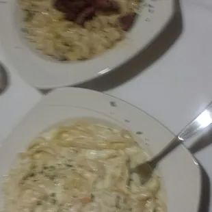 Both pasta dishes on the menu SANS tomato.