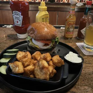 Smash burger with halloumi cheese bites!