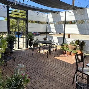 Patio for dogs and sharing with good friends