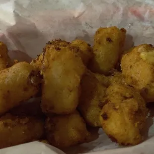 Mac &amp; Cheese Gouda Bites