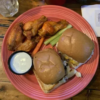 2 Cheeseburger Sliders and 4 Piece Wing Combo