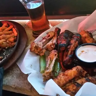 Cheeseburger Slider / B&G Wing combo