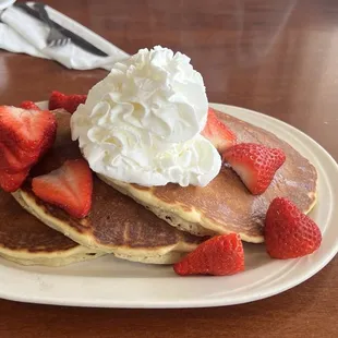 Pancakes with strawberries and whipped cream