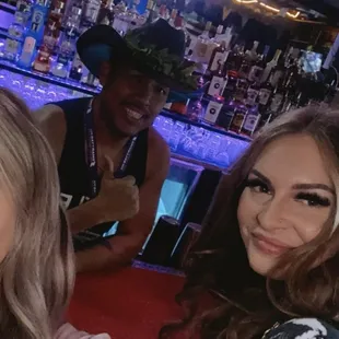 This place is absolutely amazing! I always take my friends here when they are visiting. This bartender was so fast and efficient. Love it.