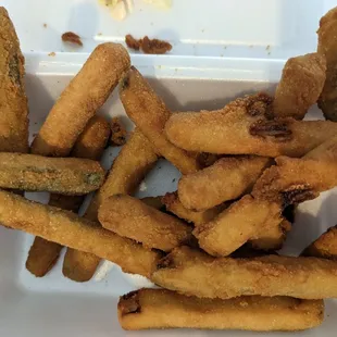 Fried zucchini. The only thing it needed was more salt. Otherwise it&apos;s okay if you have something to dip in.
