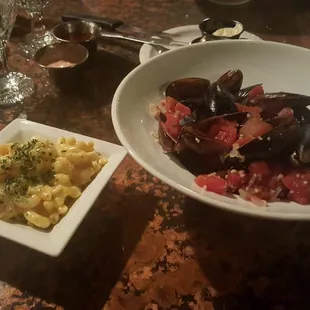 lobster macaroni and cheese - muscles appetizer