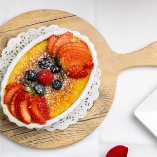 a fruit tart on a cutting board