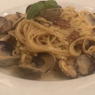 Linguine Mediterranean Clams
