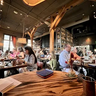 Interior corner table