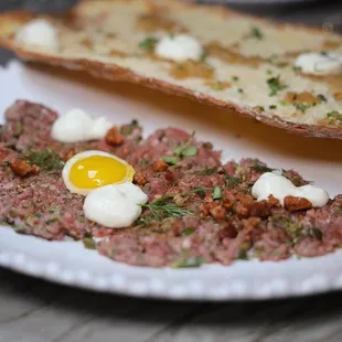 Steak tartare  : @andrewloves_