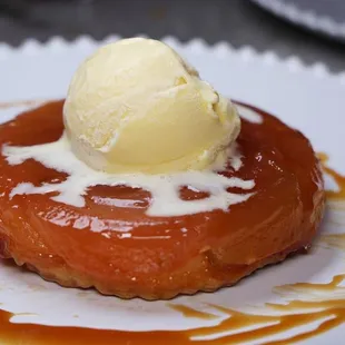 Apple Tarte Tatin  : @andrewloves_