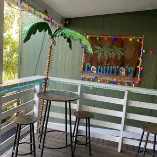 look how cute there is indoor seating as well