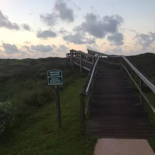 Boardwalk to beach from Coral Cay