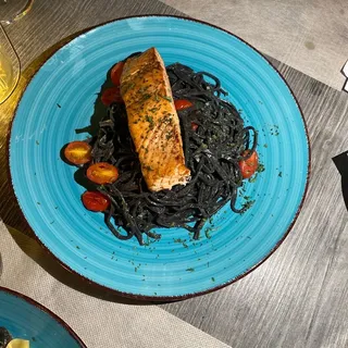 Salmon Black Tagliolini