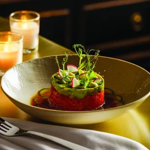 Tuna tartare
yuzu ponzu \ cucumber \ wasabi aioli \ fried wontons