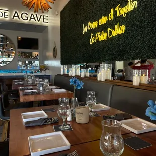 sushi and sashimi, interior