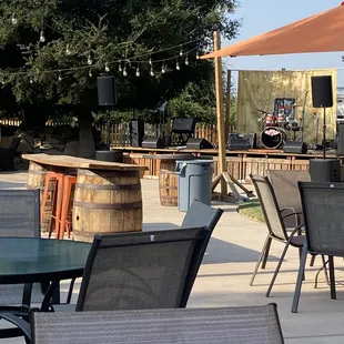 Outdoor Shaded Seating...Very Clean