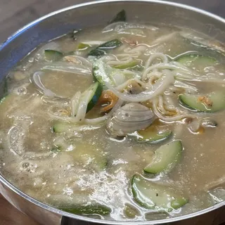 Clam Kalguksu