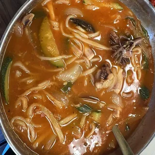 Seafood Kalguksu