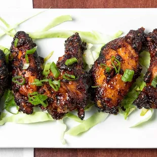 a plate of grilled chicken wings