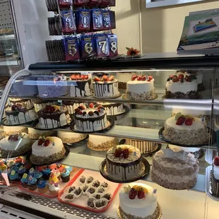 food, cupcakes, dessert